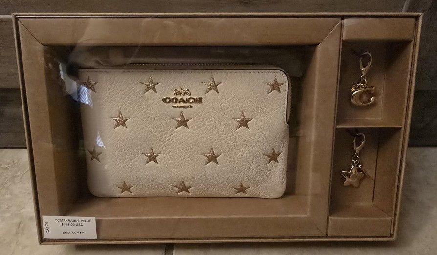 NWT Coach Boxed Corner Zip Wristlet with Star Print and Charms CX174