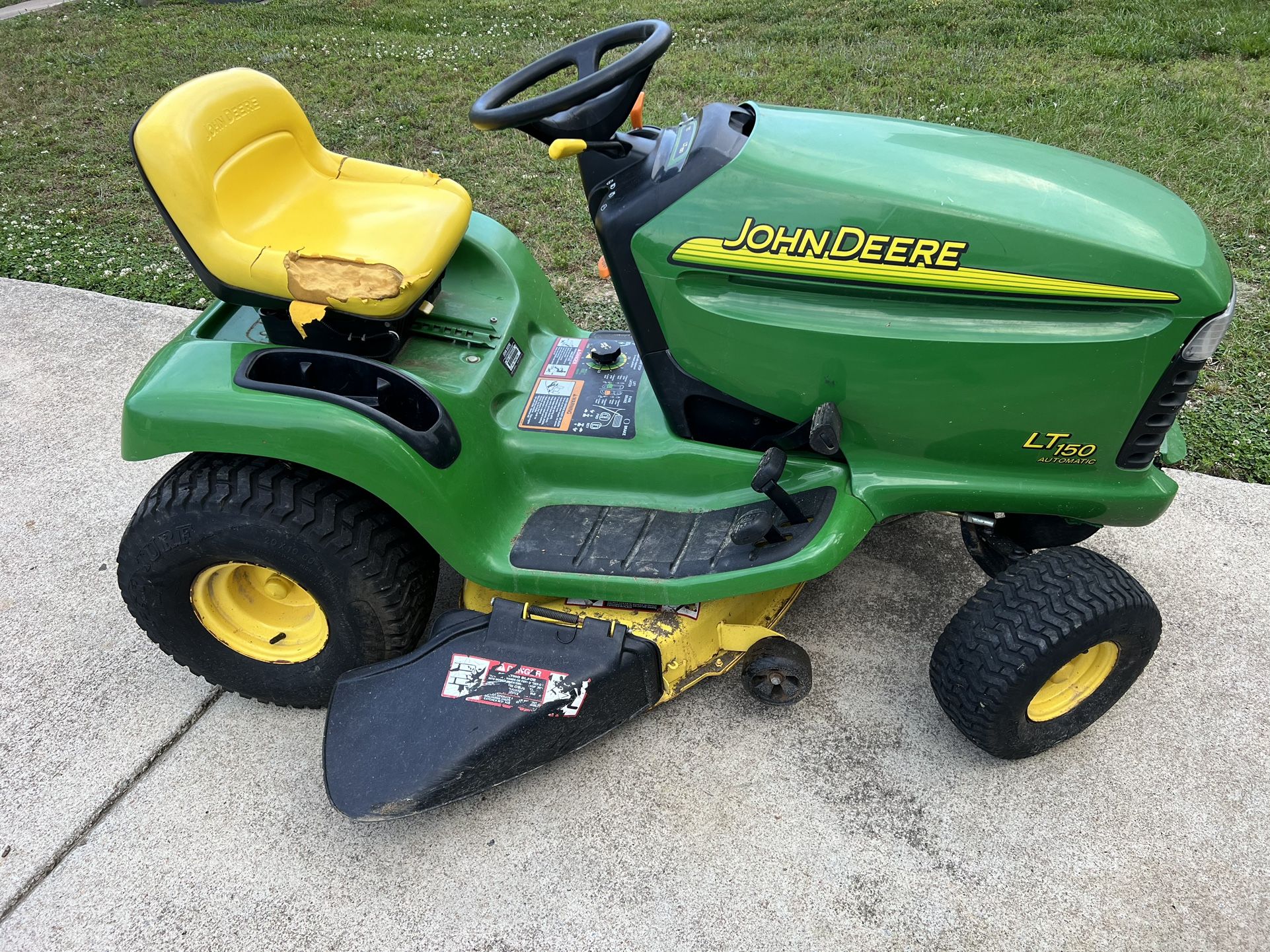 John Deer Tractor LT150 