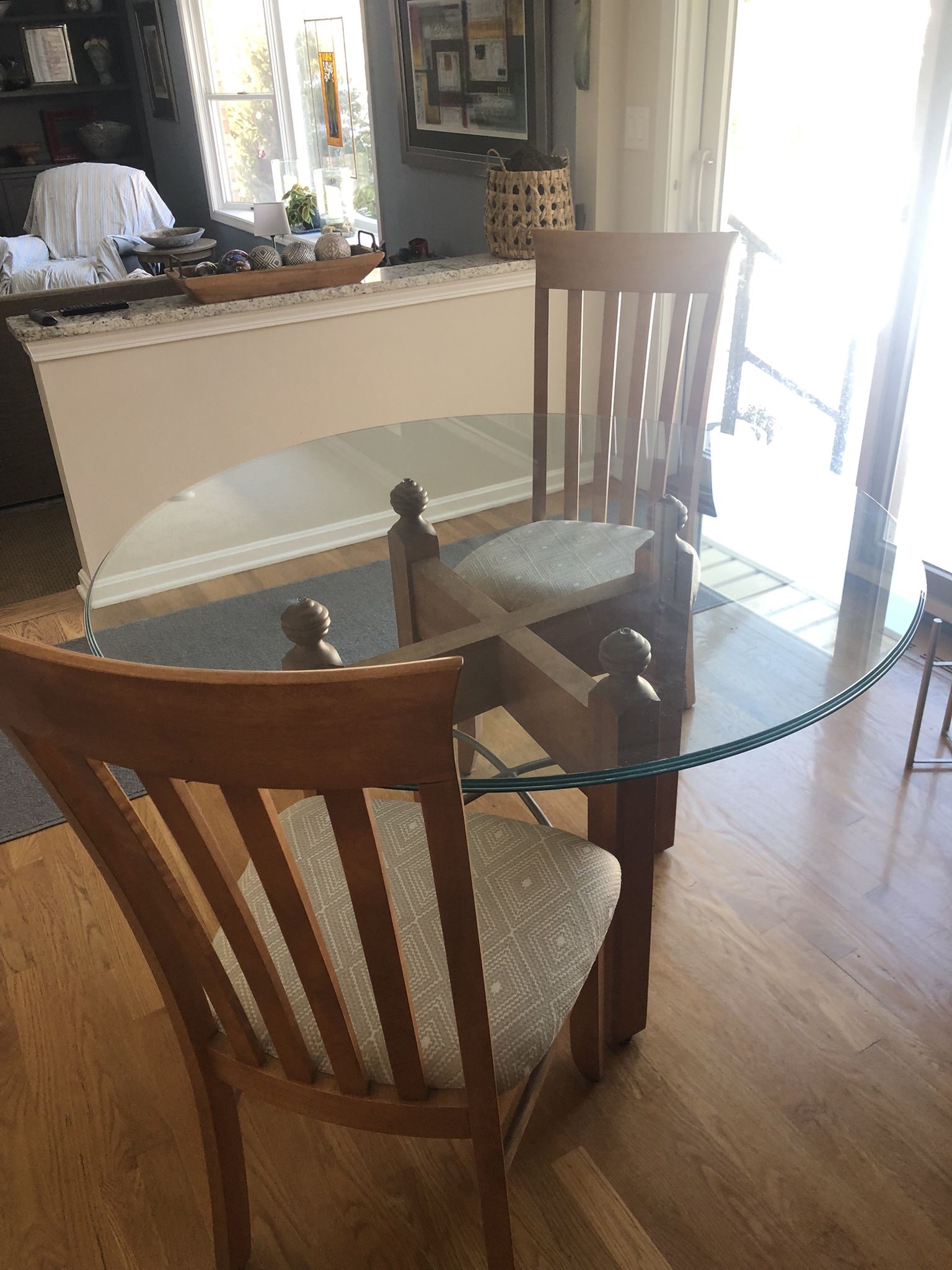 Kitchen table - 2 Chairs