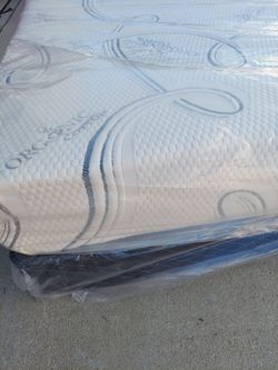 QUEEN MEMORY FOAM MATTRESS SET WHIT BOX SPRING BRAND NEW ✅️