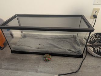 20-25 gallon tank.  Great condition.