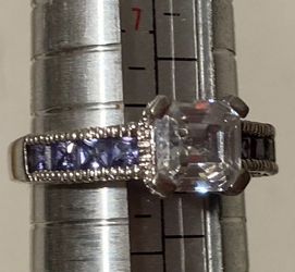Vintage Sterling Silver Ring, Nice Big Sparkly Stone Design, Nice Side Sparkly Stones Too, Size 8, Nice Design, Quality, Jewelry, Accessory, Stamped 9