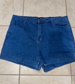 Forever 21+ Plus Size Denim Shorts Women’s Size 20 Blue Stretch Jean Shorts