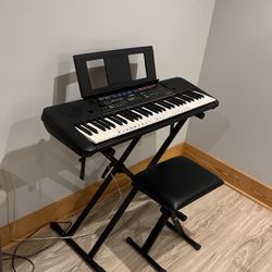 Yamaha Black Portable Keyboard PSR-E253