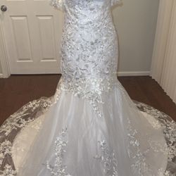 Beautiful Wedding Dress & Crystal Veil for sale, size 6. $150 Make An Offer