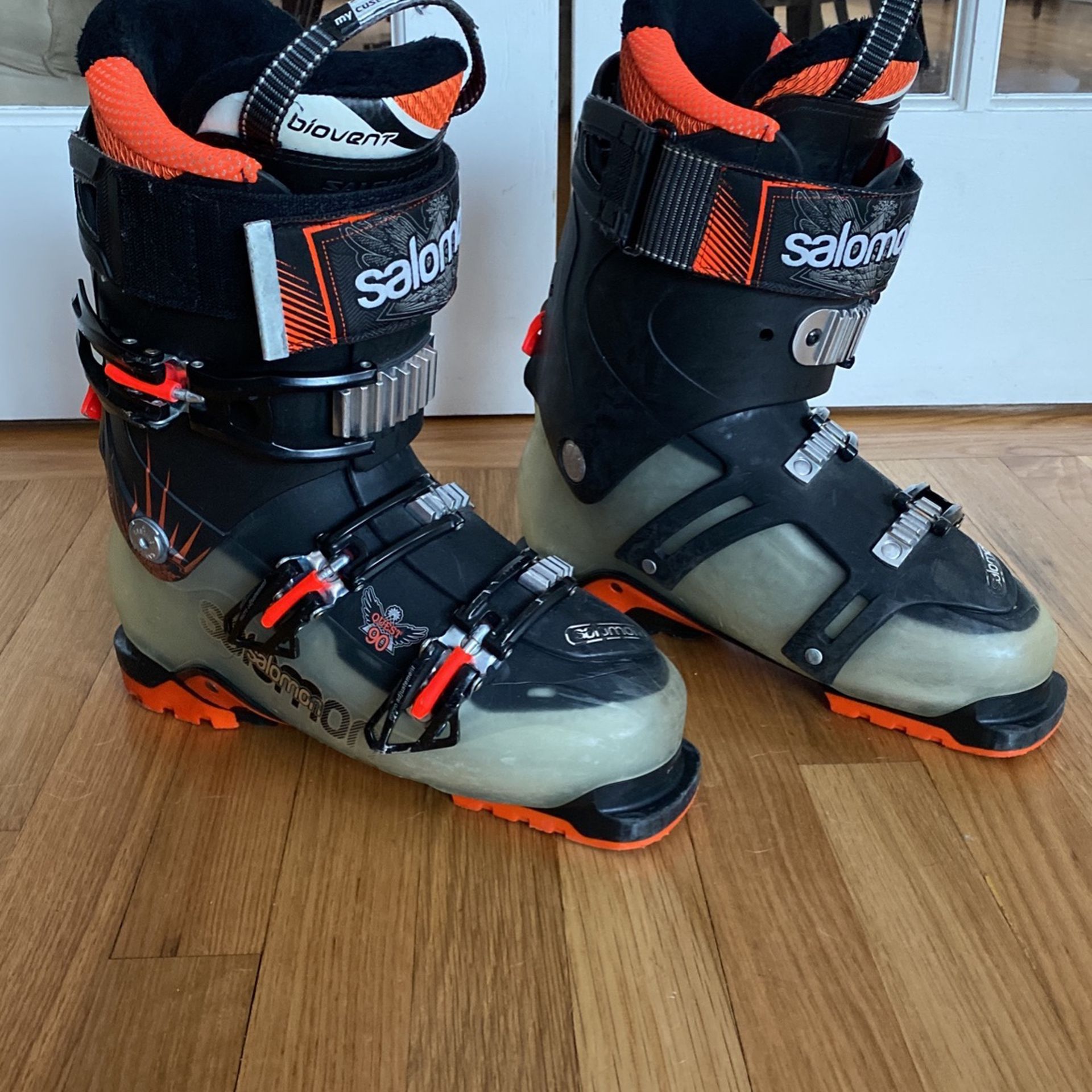 Doodskaak Overredend Geld rubber Salomon Quest 90 Ski Boots Size 26 for Sale in Avon, CT - OfferUp
