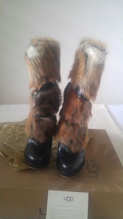 UGG LUXURY BOOTS size 7.5