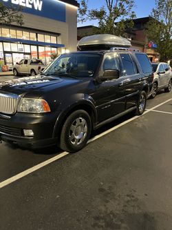 05 Lincoln Navigator fully loaded low miles  clean clean