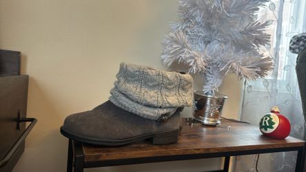 Grey Suede Muk Luks Boots Size Women’s 7