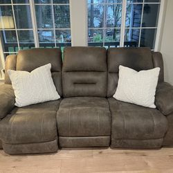 Electric Reclining Couch