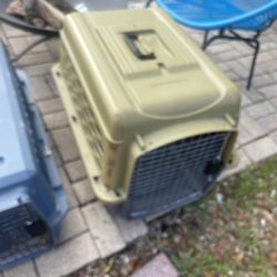 pet carrier 29”L26”tall 24”w 