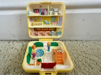 BLUEBIRD Polly Pocket Vintage 1989 Midge's Play School Nursery Yellow Compact