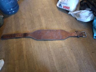 Leather weightlifting belt
