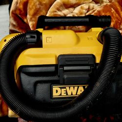 DeWalt Cordless Battery Powered Shop Vac