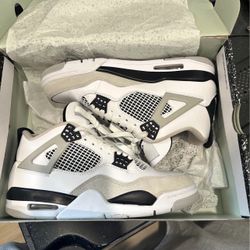 Military Black Jordan 4 SIZE 8.5 Men