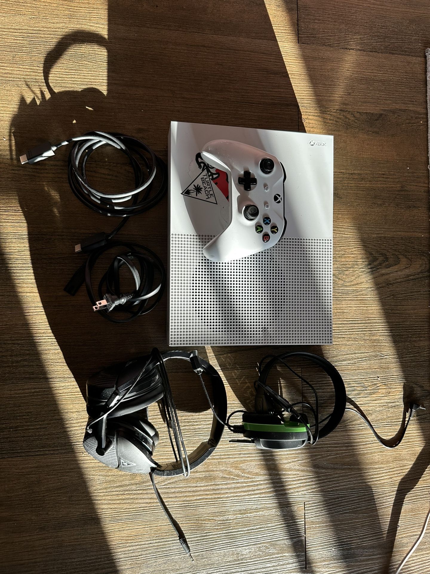 Xbox 1 With Games And TB Headphones 