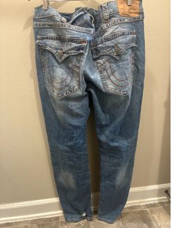 True Religion Men's Medium Wash Distressed Flap Pocket Straight Leg.