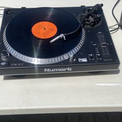 dj equipment.. numark scratch mixer, numark turntable and 2 tokit5 monitor speakers