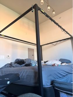 🛏️ Queen Size Canopy Bed Frame – Modern Black Metal