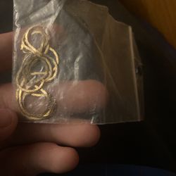 19 inch women’s 14kt necklace , broken but still worth for money 