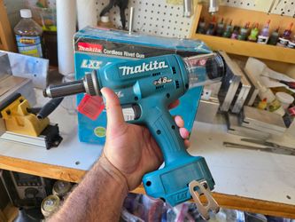 Makita Cordless Rivit Gun