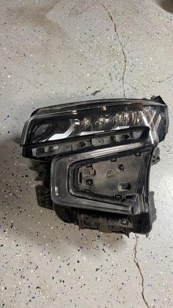 2021 Chevy Tahoe left headlight OEM