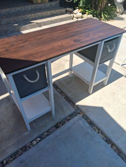 Computer desk
