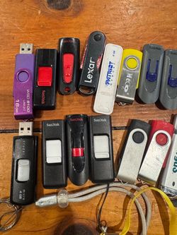 17 USB Flash Drives - 181GB Total - SanDisk & More - Wiped & Tested