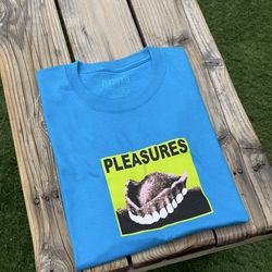 PLEASURES t-shirt // sz. L
