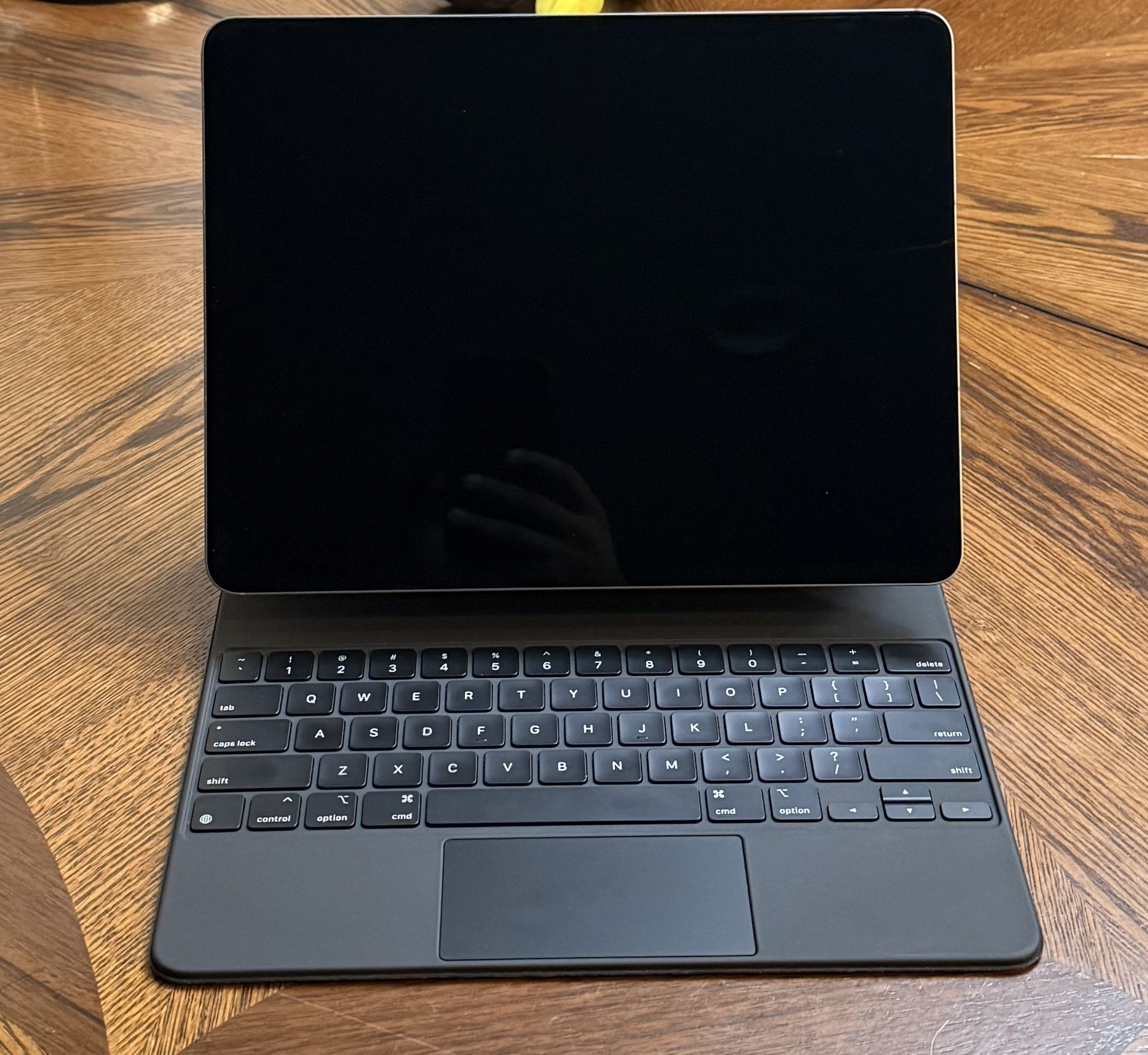 iPad Pro 12.9 6th Gen 256 & Magic Keyboard 