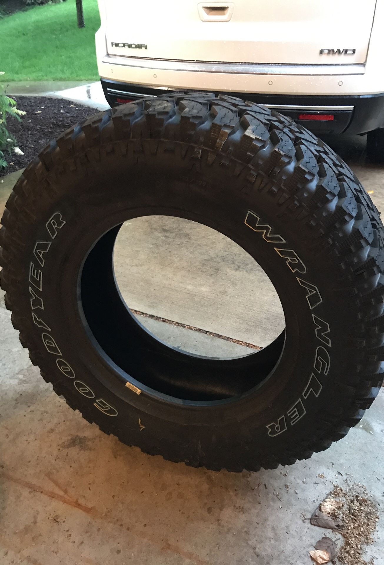 Goodyear wrangler authority 265/70/17 for Sale in Salem, WI - OfferUp