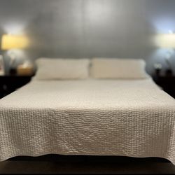 King Quilt  w/2 King Shams $200