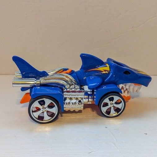 Hot Wheels Extreme Shark Cruiser with Sound
