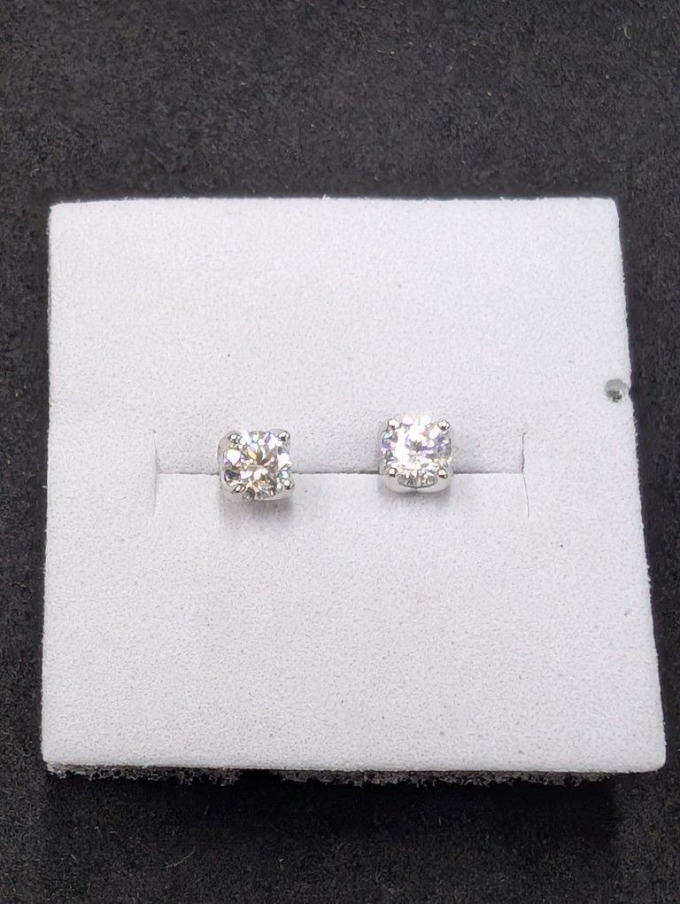 Stud Earrings 3mm Moissanite