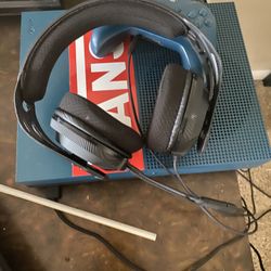 Xbox One Also Come With Madden 21 Nba 2k21 Call Of Duty Modern Warfare and Cold War Year Of Gold Head Set And 2 Controllers