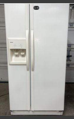 Can Deliver & Hook Up for an extra 2️⃣5️⃣ Kenmore Side By Side Refrigerator With Water & Ice In Door Works Very Well