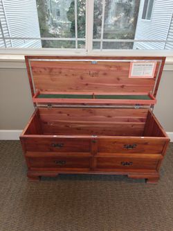 Vintage Lane Atlavista Chest