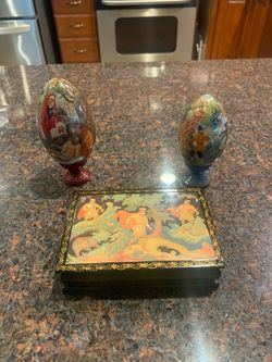 Vintage Russian collection of lacquer and wood art pieces all 1 bundle