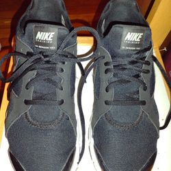 Black Nike Shoes 