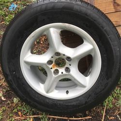  02/06  Single BMW-X5/tire w/ rim  235/65/17