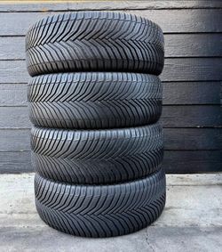 235/55/20 Michelin Selling a set of 4 tires in excellent condition 🫡