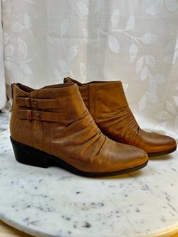 Baretraps Womens Georgina Boots 7M Brown Ruched Buckle Low Heel Casual
