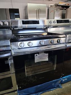 Samsung - 30 in. Wide 5 Burner 6.0 cu. ft. Black and Stainless Steel