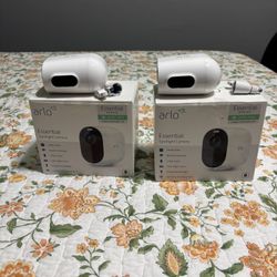 camaras marca Arlo 2x $40 dlls (no cargadores)