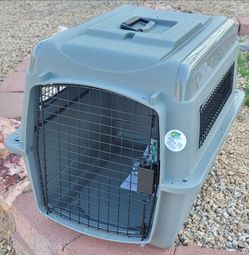 New Medium Petmate Sky Kennel 28 Inch Long Dog Crate