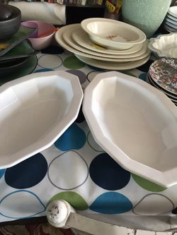 Oval serving dishes