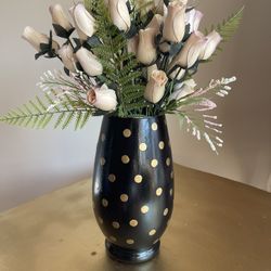 Beautiful, gorgeous handmade flowers with the beautiful vase