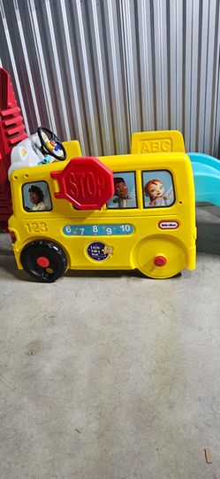 Toy bus with slide