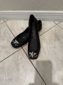 Nice shoes  size 8, new only $10