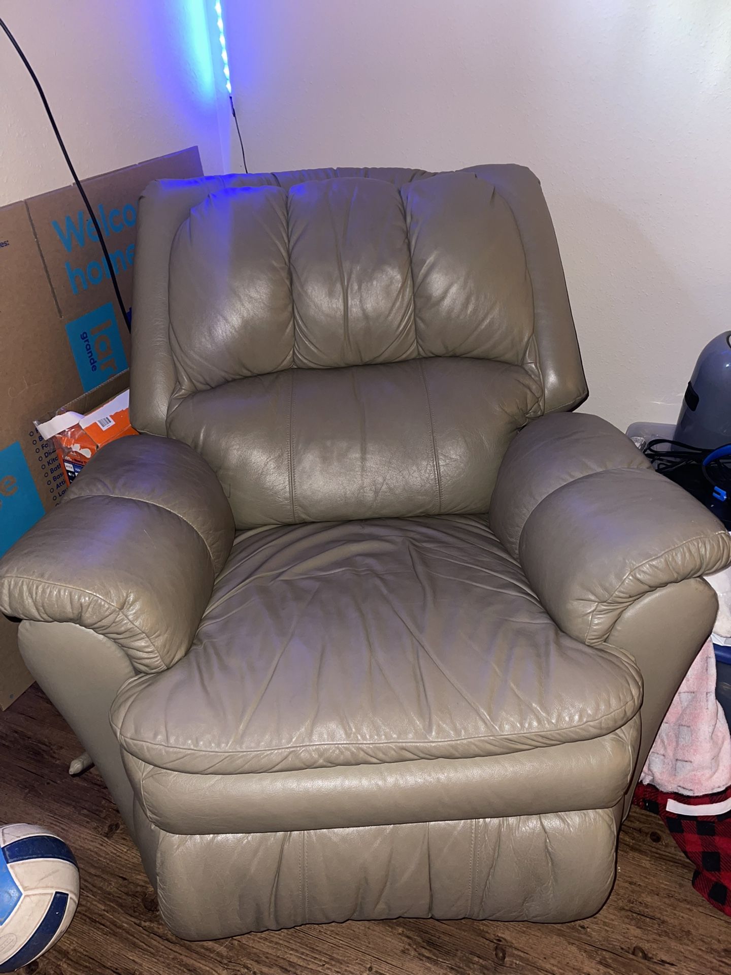 Live Chair/couch